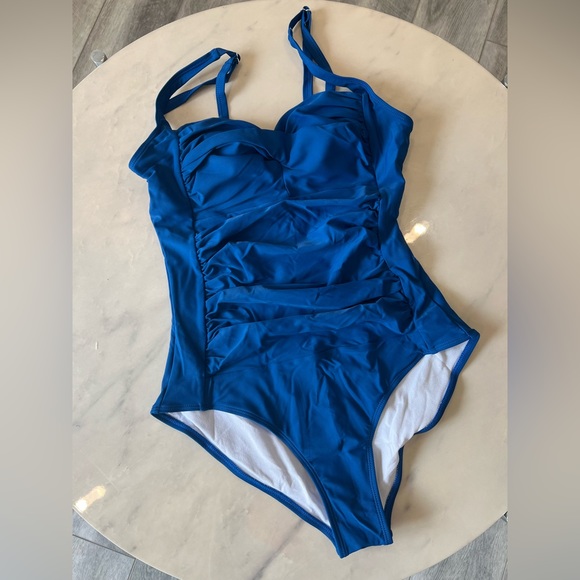 Ekouaer, Women’s, One Piece, Ruched, Swimsuit. - Picture 3 of 9